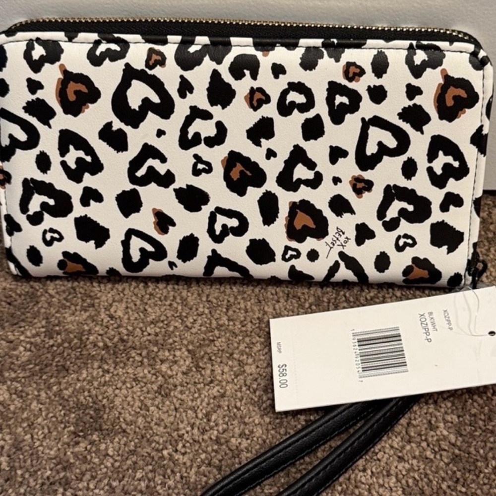 Betsey Johnson Leopard Heart Print Zip Around Wristlet - Picture 3 of 11